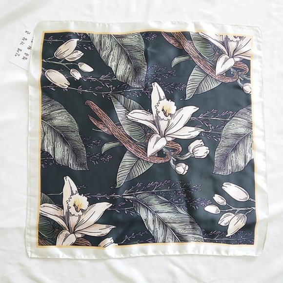 💕Last one Floral Silk Scarf Green Leaf - Picture 5 of 13